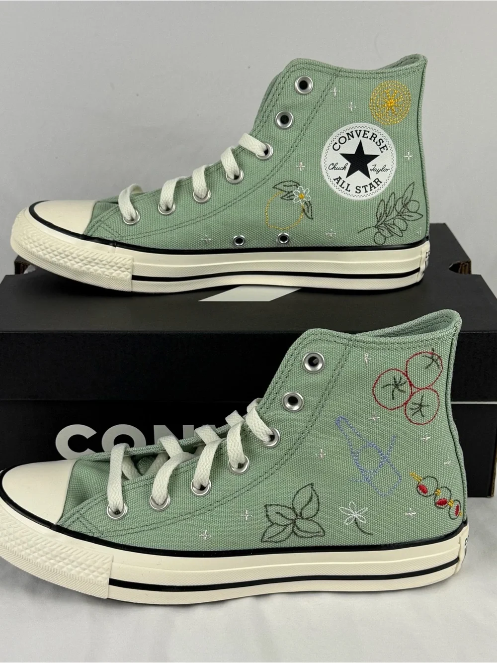 Converse Chuck Taylor High Top Embroidered Light Green Women’s Size 8